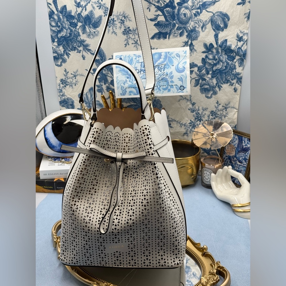 🆕 FURLA 🧿 NWOT Constanza Laser Cut Leather Drawstring Bucket Bag, Chalk - Picture 5 of 16